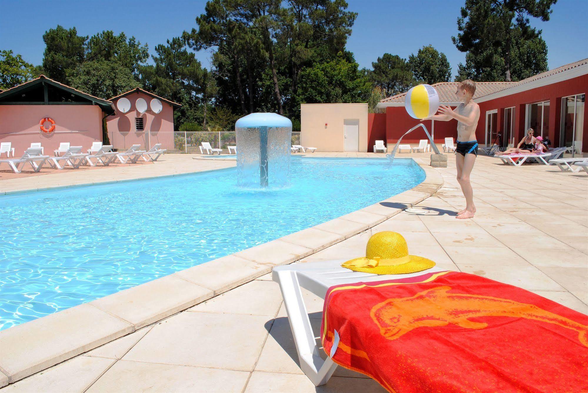 Residence Nemea Les Rives De Saint Brice Ares Exteriér fotografie